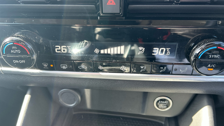 Nissan Qashqai 1.3 DiG-T MH N-Connecta 5dr Petrol Hatchback